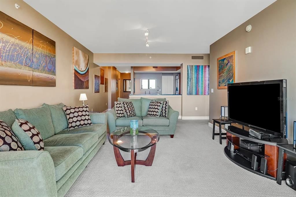 For Sale: $269,000 (2 beds, 2 baths, 1180 Square Feet)
