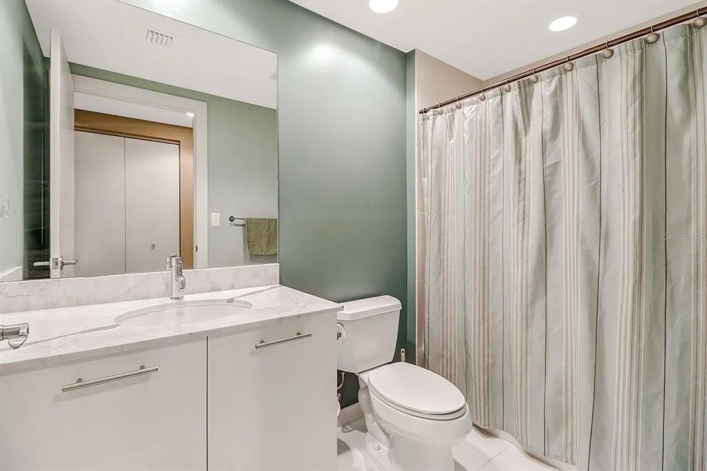 For Sale: $269,000 (2 beds, 2 baths, 1180 Square Feet)