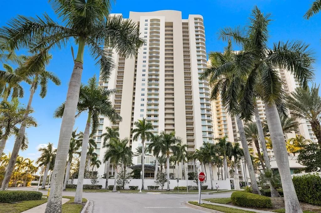 For Sale: $269,000 (2 beds, 2 baths, 1180 Square Feet)