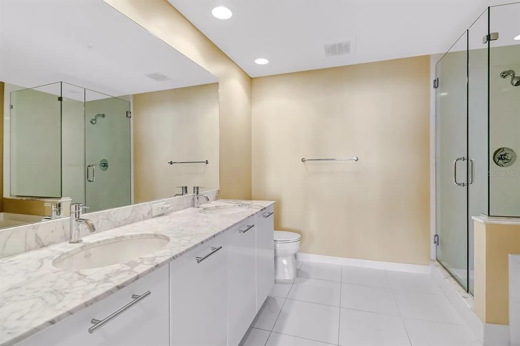 For Sale: $269,000 (2 beds, 2 baths, 1180 Square Feet)