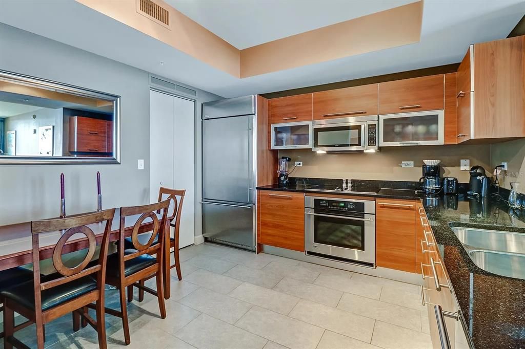 For Sale: $269,000 (2 beds, 2 baths, 1180 Square Feet)