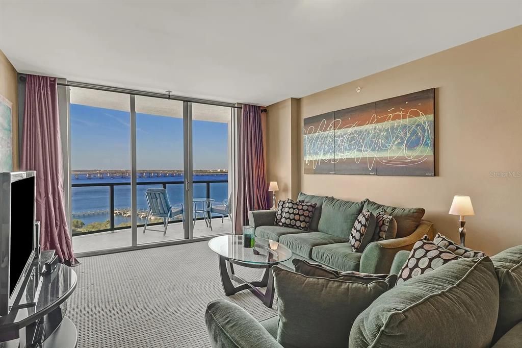 For Sale: $269,000 (2 beds, 2 baths, 1180 Square Feet)