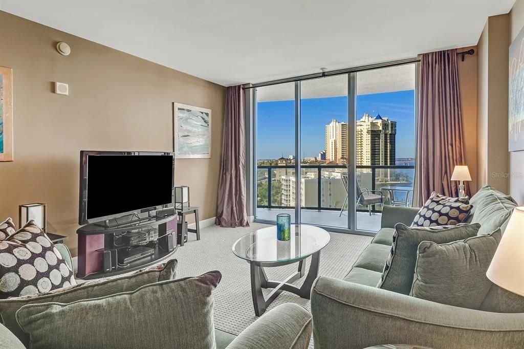 For Sale: $269,000 (2 beds, 2 baths, 1180 Square Feet)