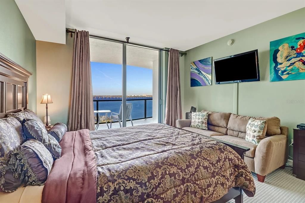 For Sale: $269,000 (2 beds, 2 baths, 1180 Square Feet)