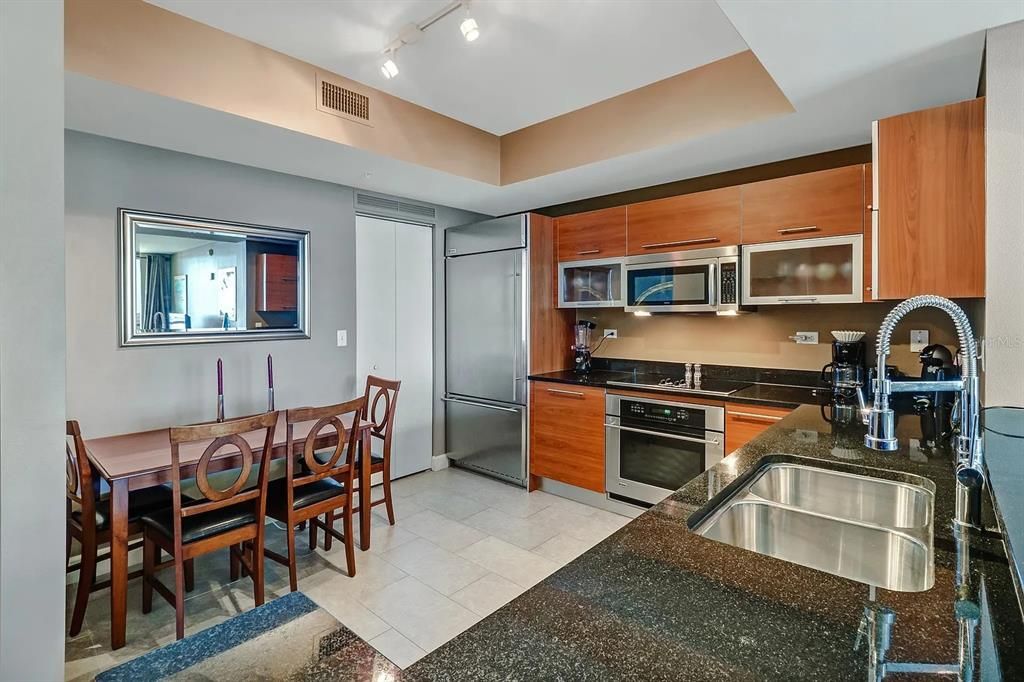 For Sale: $269,000 (2 beds, 2 baths, 1180 Square Feet)