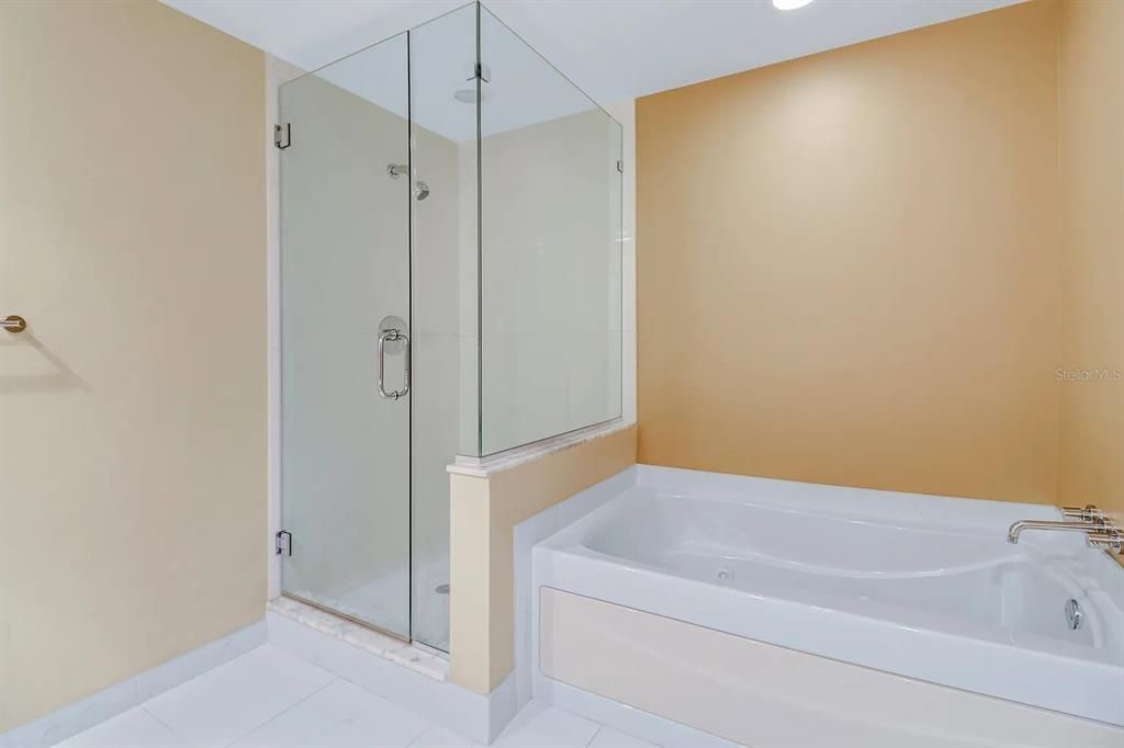 For Sale: $269,000 (2 beds, 2 baths, 1180 Square Feet)