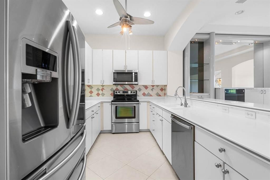 На продажу: $305,000 (3 спален, 2 ванн, 1881 Квадратных фут)