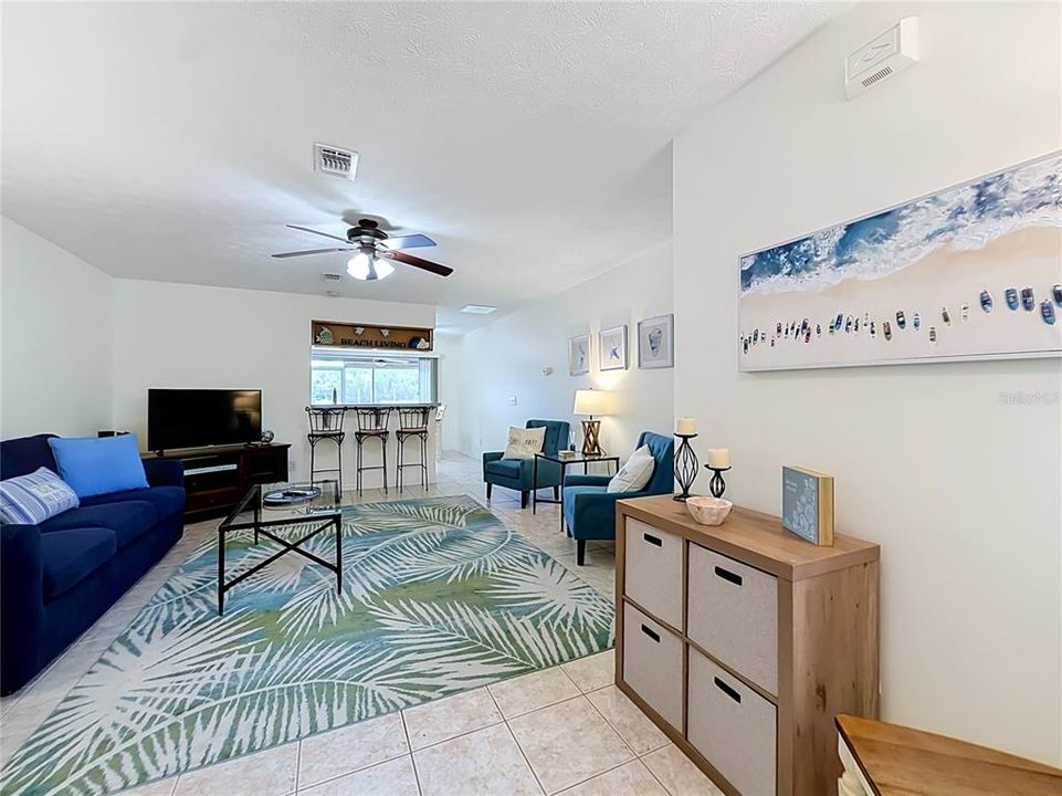 En Venta: $329,900 (2 camas, 2 baños, 1080 Pies cuadrados)