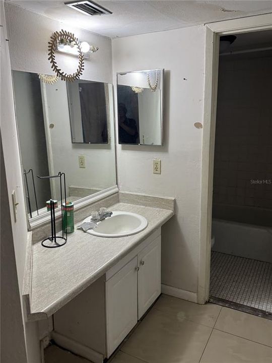 For Sale: $79,900 (1 beds, 1 baths, 642 Square Feet)
