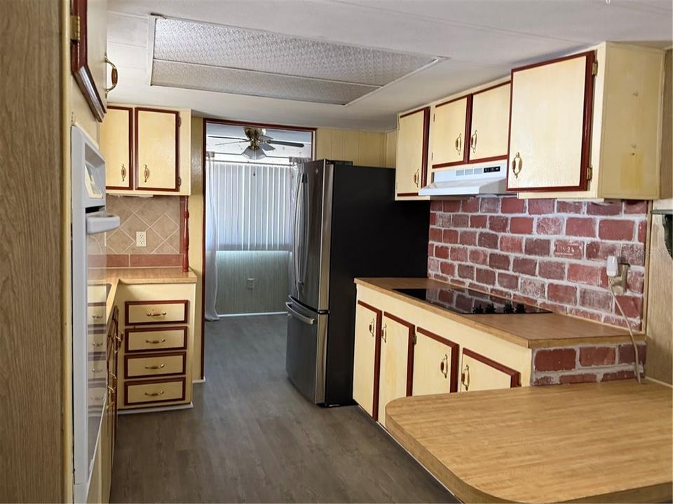 For Sale: $147,900 (2 beds, 2 baths, 1152 Square Feet)
