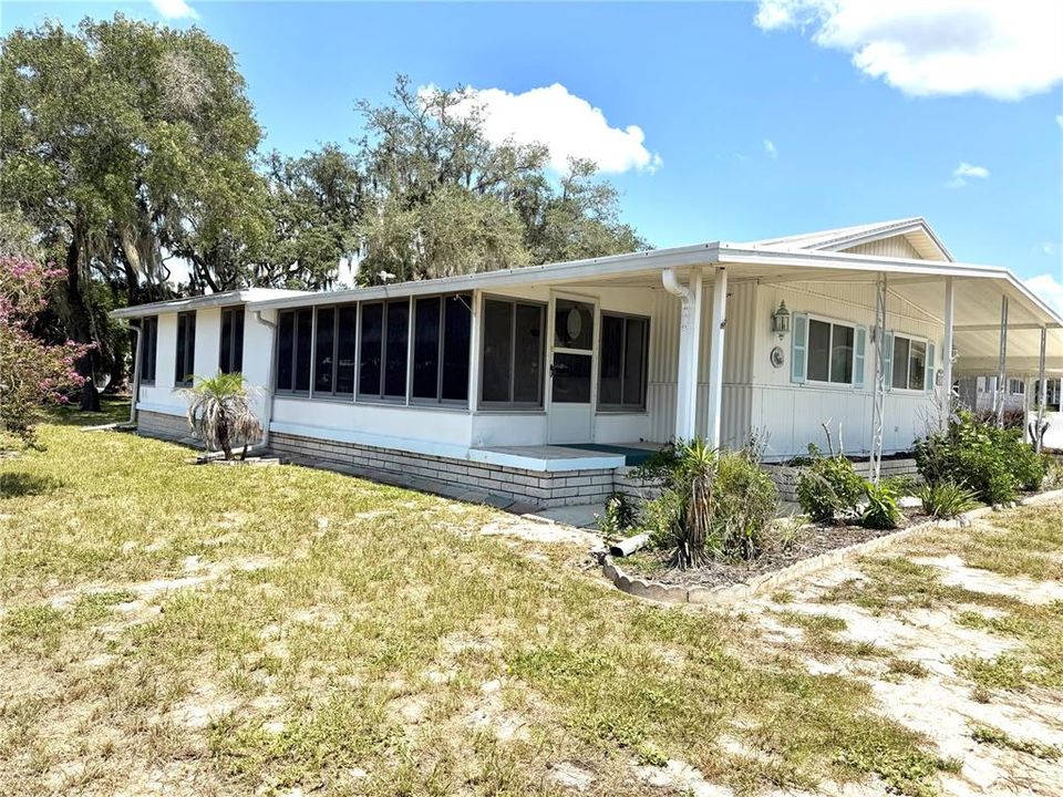 For Sale: $147,900 (2 beds, 2 baths, 1152 Square Feet)