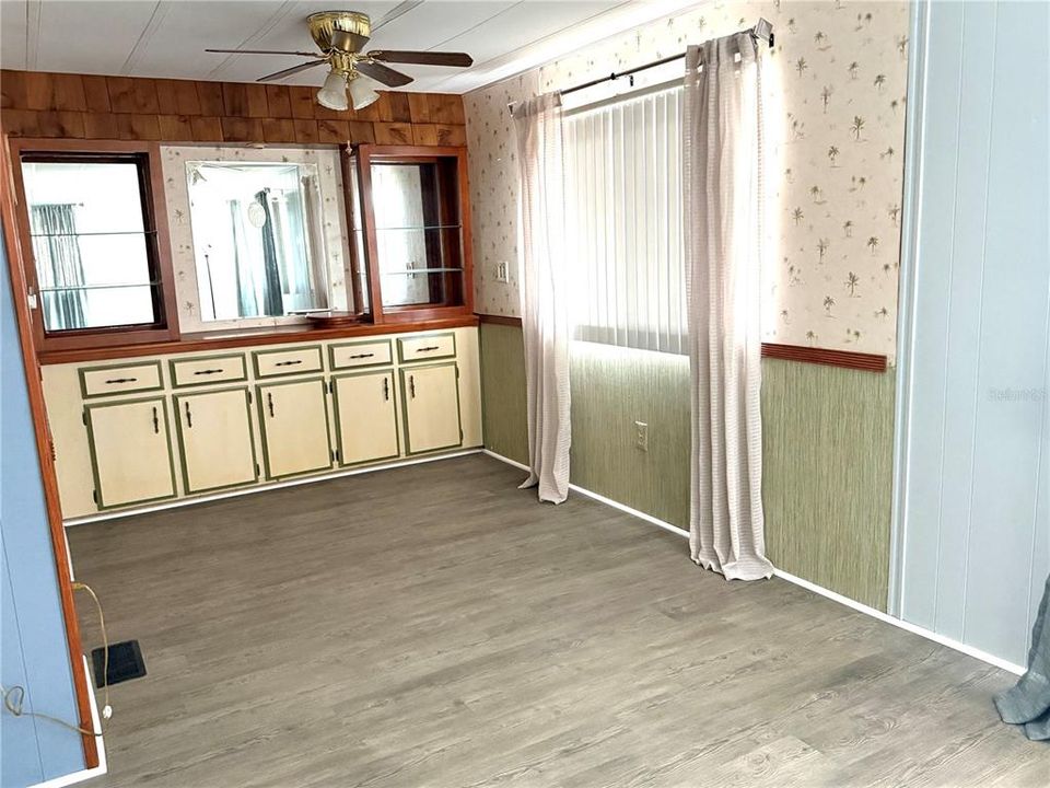 For Sale: $147,900 (2 beds, 2 baths, 1152 Square Feet)