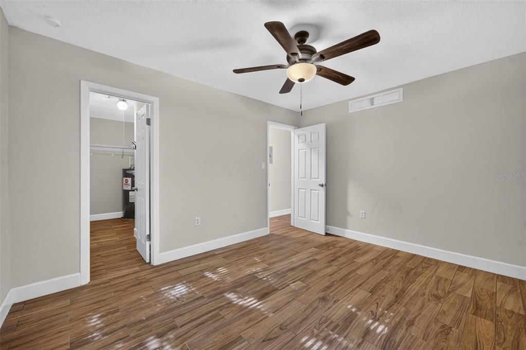 For Sale: $169,000 (1 beds, 1 baths, 636 Square Feet)
