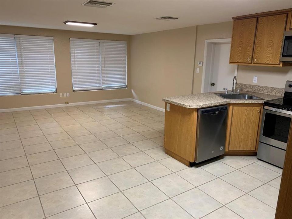 For Rent: $1,595 (1 beds, 1 baths, 650 Square Feet)