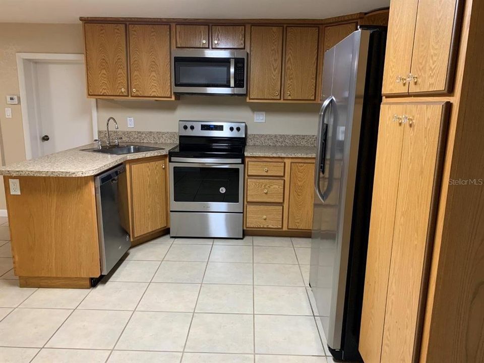 For Rent: $1,595 (1 beds, 1 baths, 650 Square Feet)