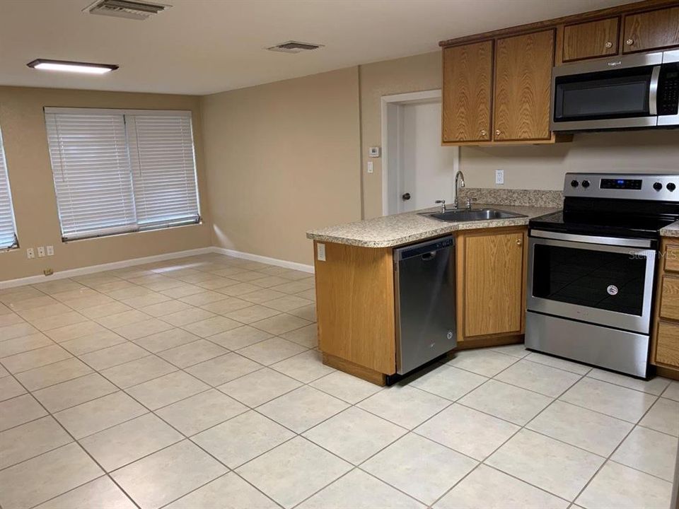 For Rent: $1,595 (1 beds, 1 baths, 650 Square Feet)