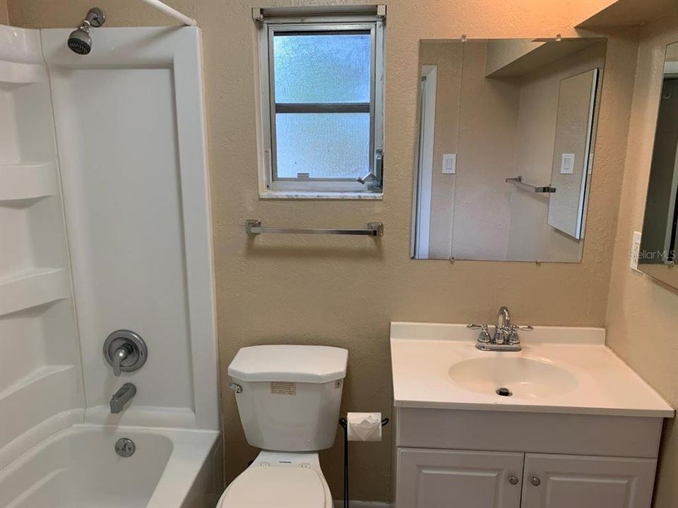 For Rent: $1,595 (1 beds, 1 baths, 650 Square Feet)