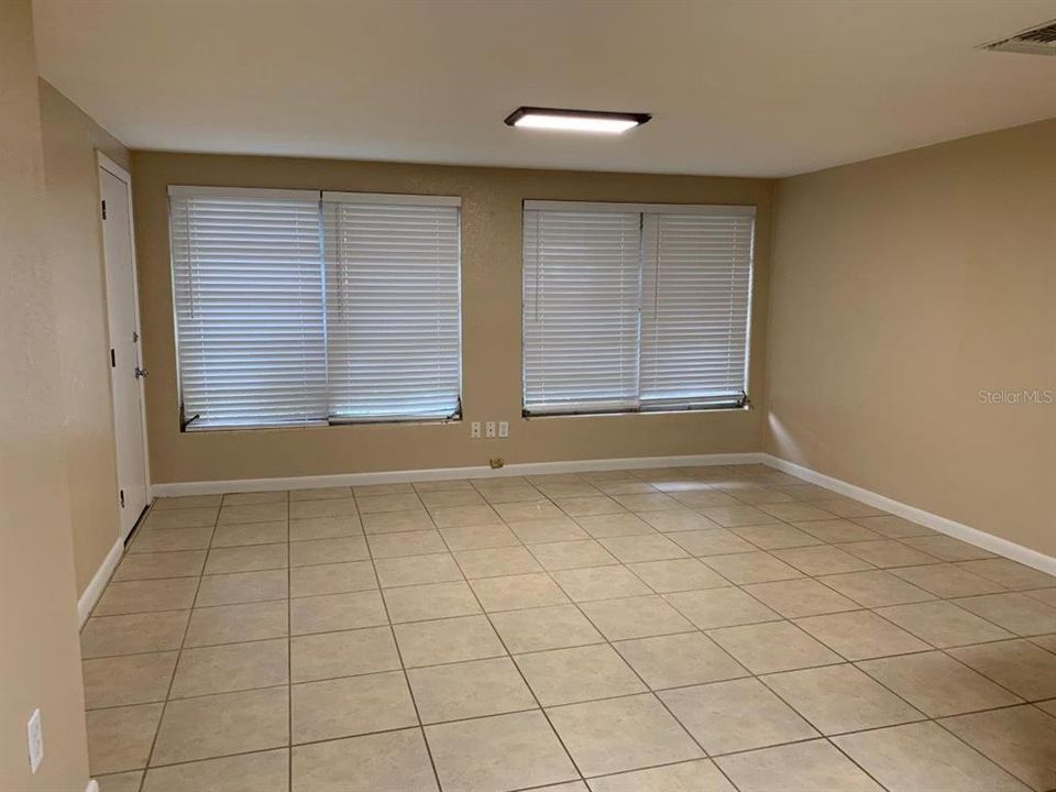 For Rent: $1,595 (1 beds, 1 baths, 650 Square Feet)