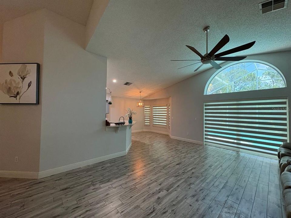 En Venta: $450,000 (4 camas, 2 baños, 1926 Pies cuadrados)