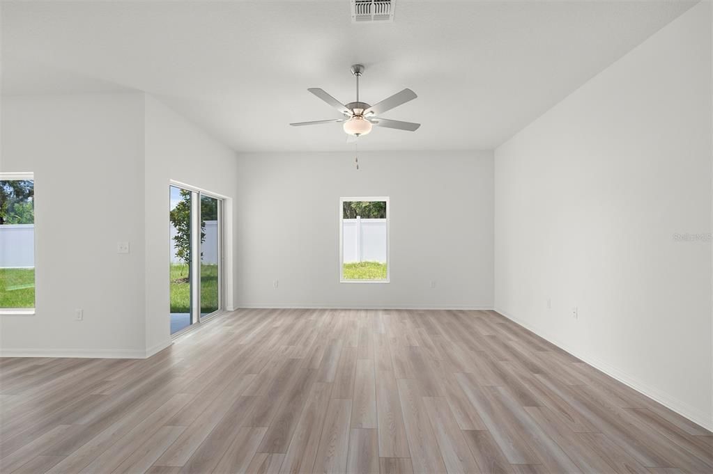 Active With Contract: $404,900 (5 beds, 2 baths, 2461 Square Feet)