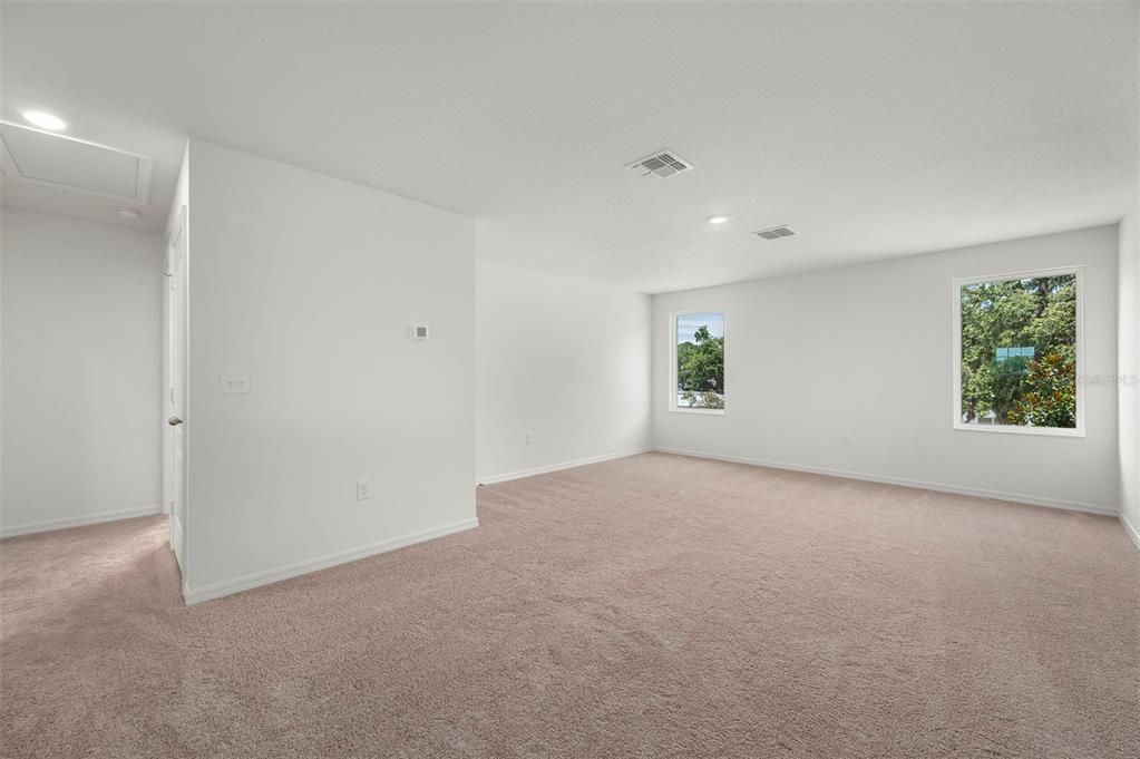 Active With Contract: $404,900 (5 beds, 2 baths, 2461 Square Feet)