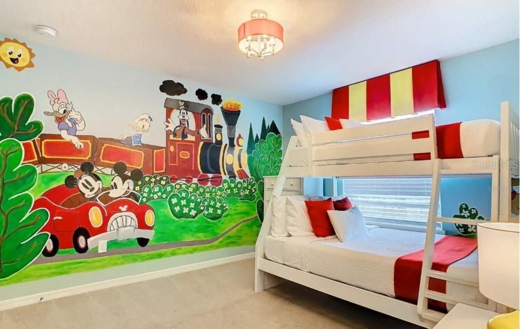 В аренду: $4,000 (8 спален, 6 ванн, 4860 Квадратных фут)