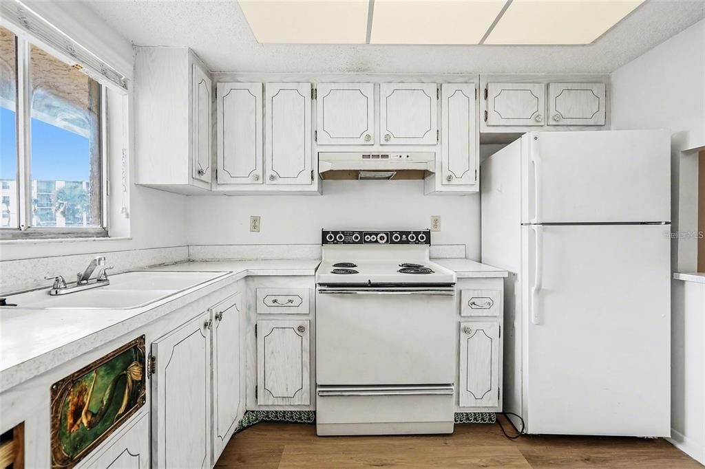 На продажу: $59,999 (2 спален, 1 ванн, 912 Квадратных фут)