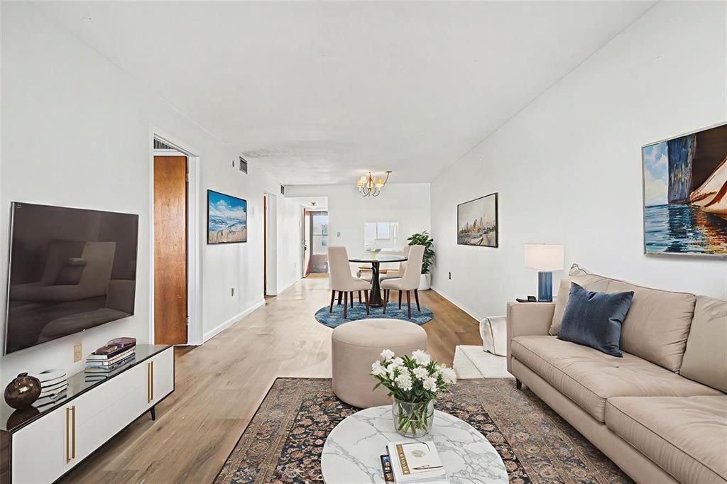 На продажу: $59,999 (2 спален, 1 ванн, 912 Квадратных фут)