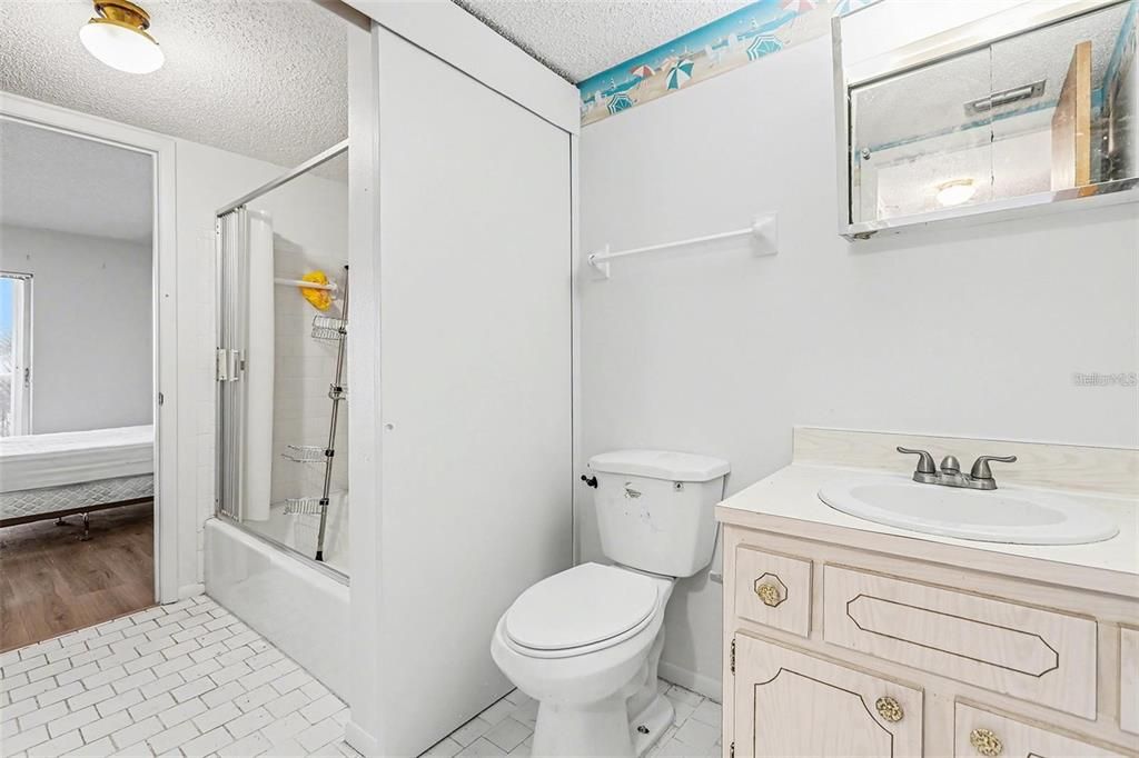 На продажу: $59,999 (2 спален, 1 ванн, 912 Квадратных фут)
