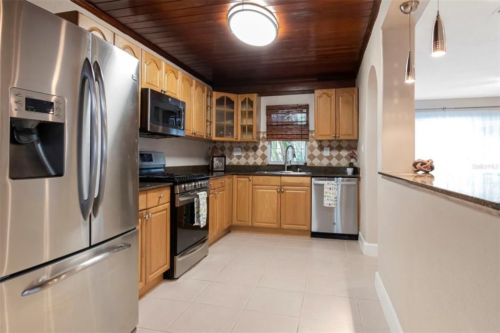 На продажу: $664,900 (3 спален, 2 ванн, 1231 Квадратных фут)