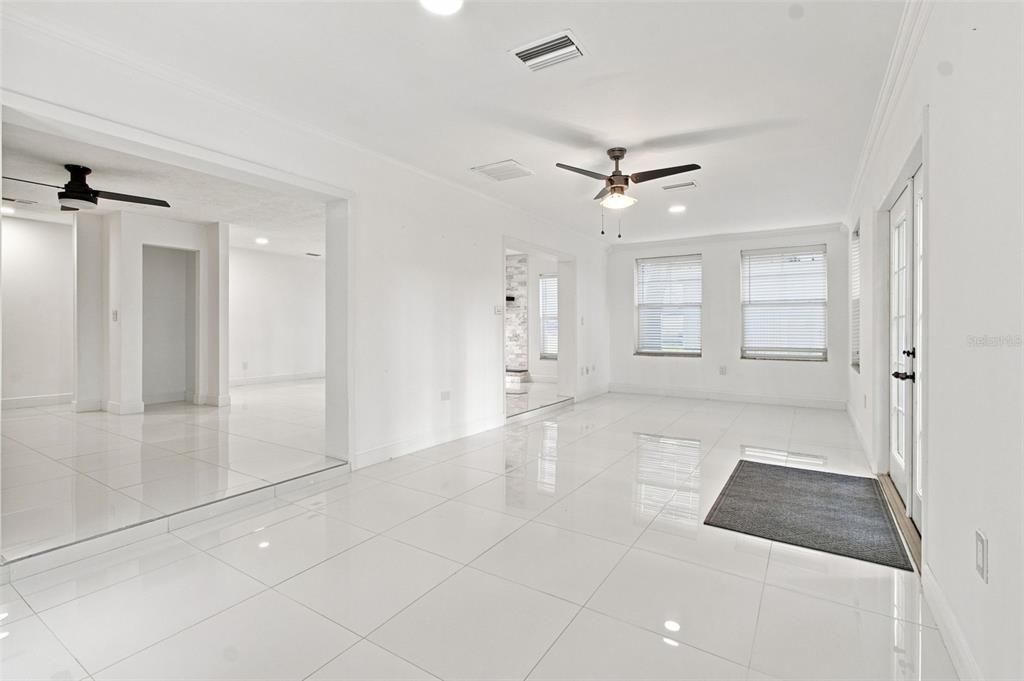 En Venta: $549,000 (3 camas, 2 baños, 1744 Pies cuadrados)