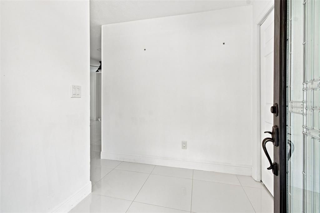 En Venta: $549,000 (3 camas, 2 baños, 1744 Pies cuadrados)