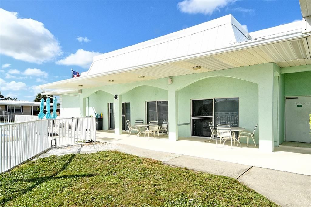 For Sale: $215,000 (2 beds, 2 baths, 960 Square Feet)