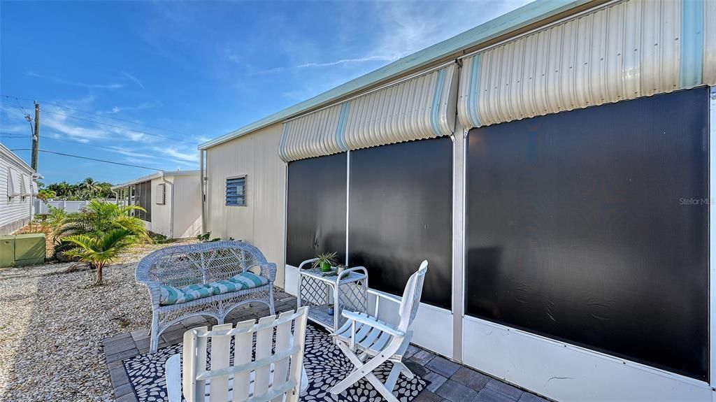 For Sale: $215,000 (2 beds, 2 baths, 960 Square Feet)