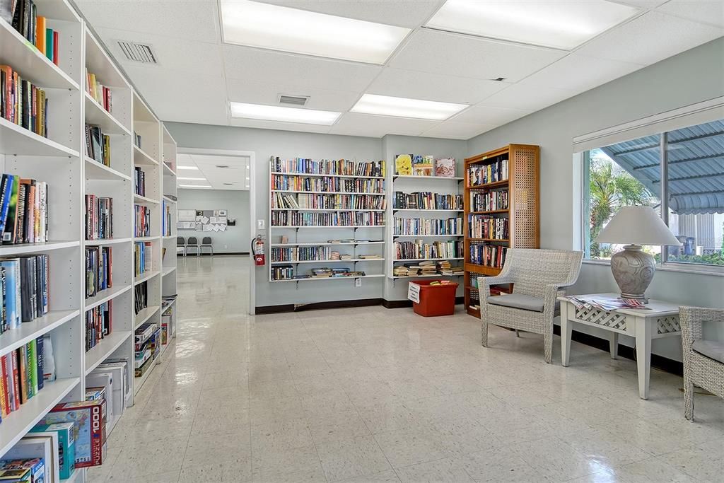 For Sale: $215,000 (2 beds, 2 baths, 960 Square Feet)