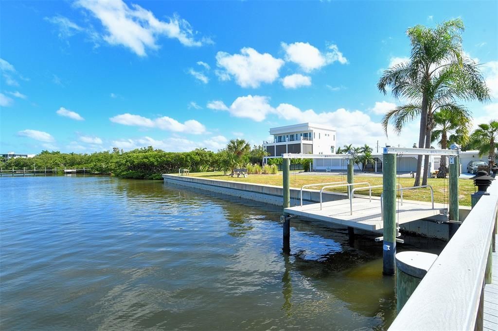 For Sale: $215,000 (2 beds, 2 baths, 960 Square Feet)