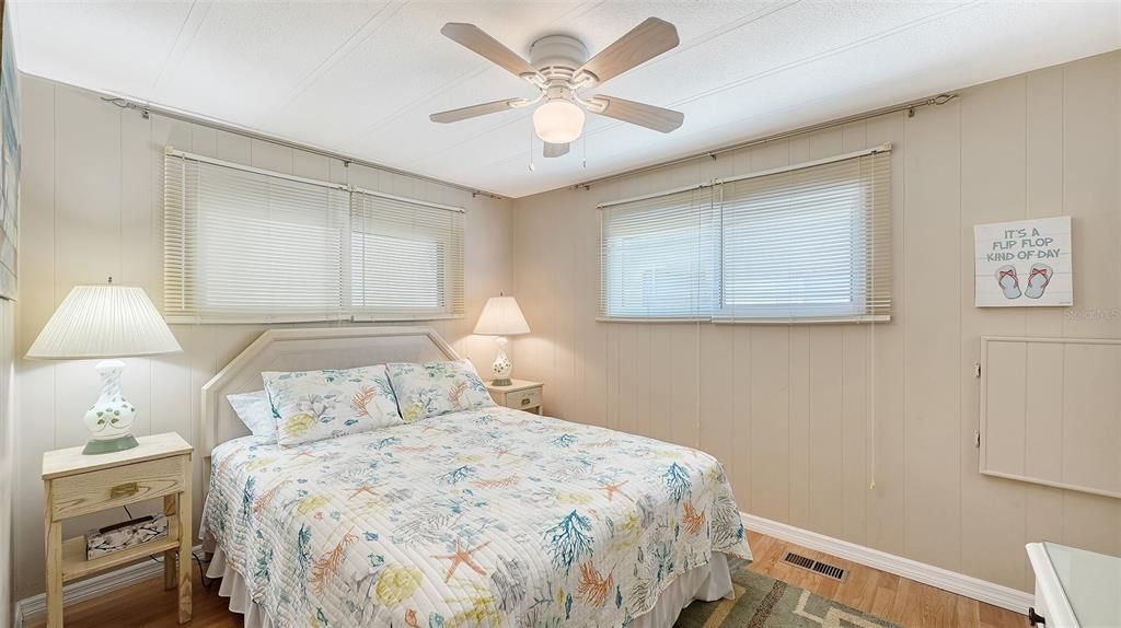 For Sale: $215,000 (2 beds, 2 baths, 960 Square Feet)