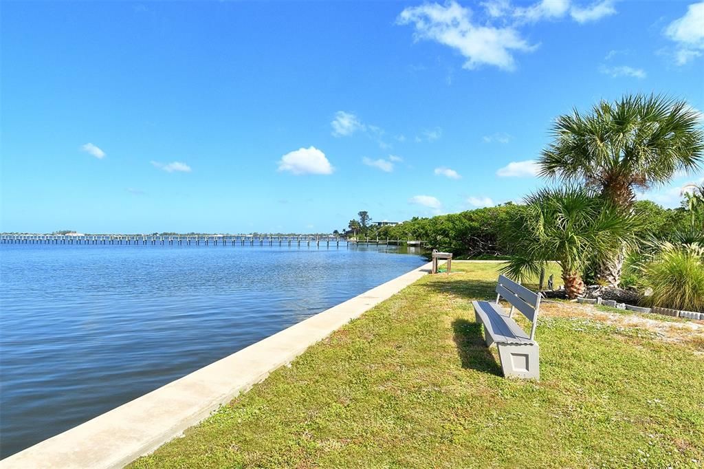 For Sale: $215,000 (2 beds, 2 baths, 960 Square Feet)