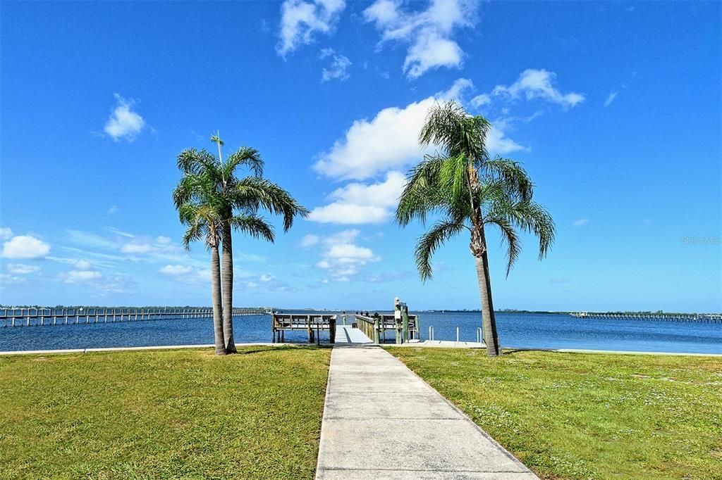 For Sale: $215,000 (2 beds, 2 baths, 960 Square Feet)