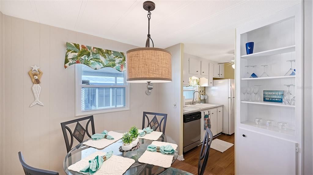 For Sale: $215,000 (2 beds, 2 baths, 960 Square Feet)