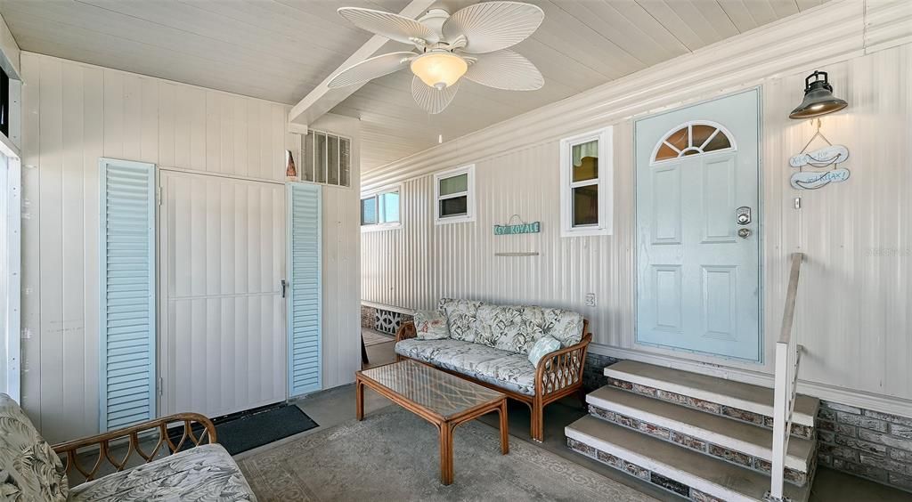 For Sale: $215,000 (2 beds, 2 baths, 960 Square Feet)