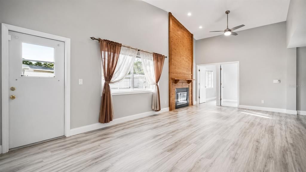 En Venta: $499,999 (4 camas, 3 baños, 1646 Pies cuadrados)
