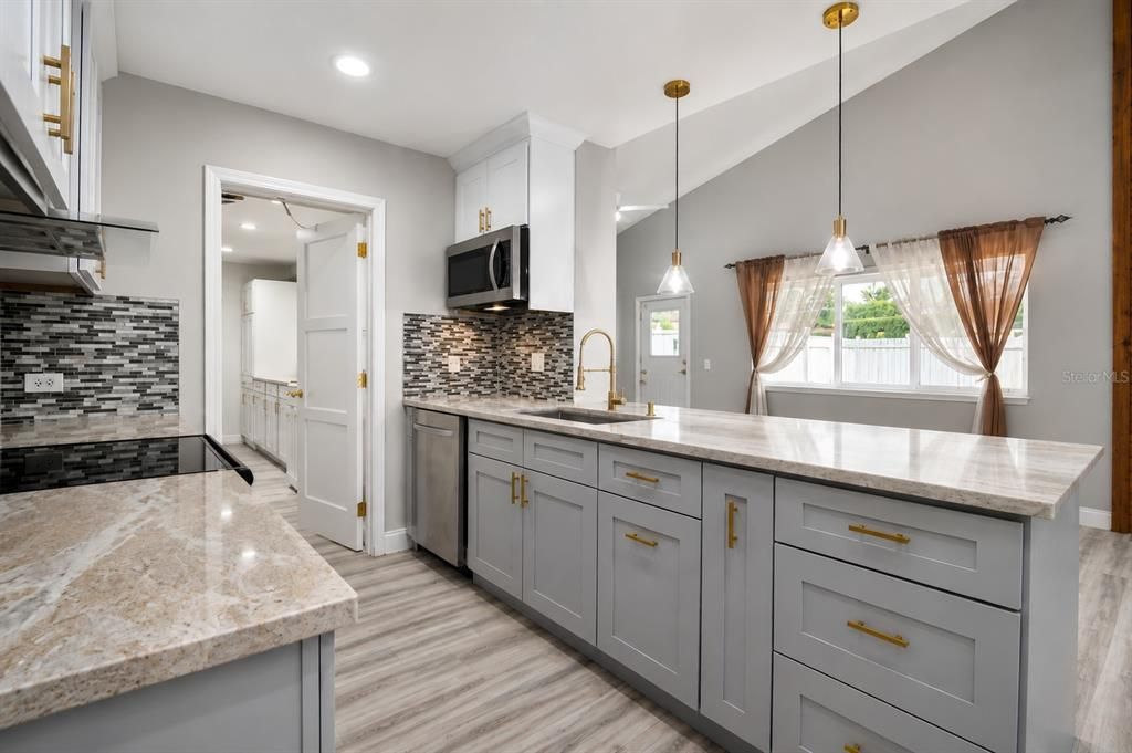 En Venta: $499,999 (4 camas, 3 baños, 1646 Pies cuadrados)