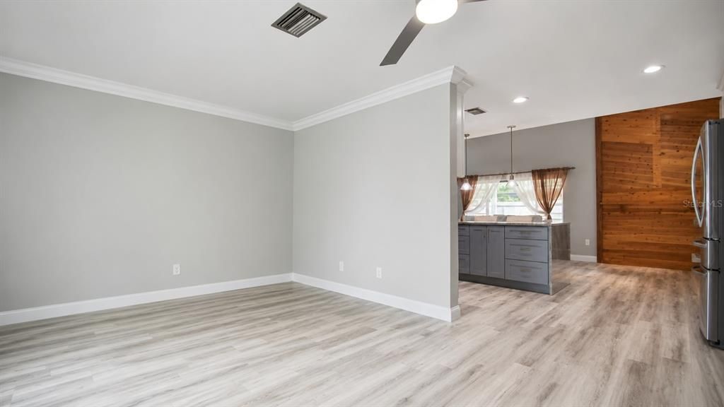 En Venta: $499,999 (4 camas, 3 baños, 1646 Pies cuadrados)