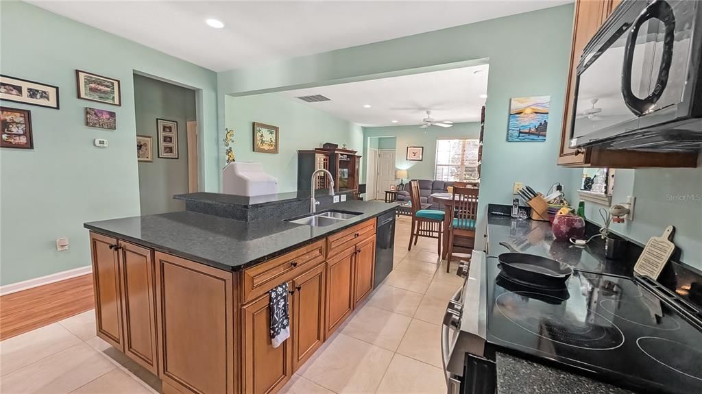 For Sale: $875,000 (4 beds, 3 baths, 2587 Square Feet)