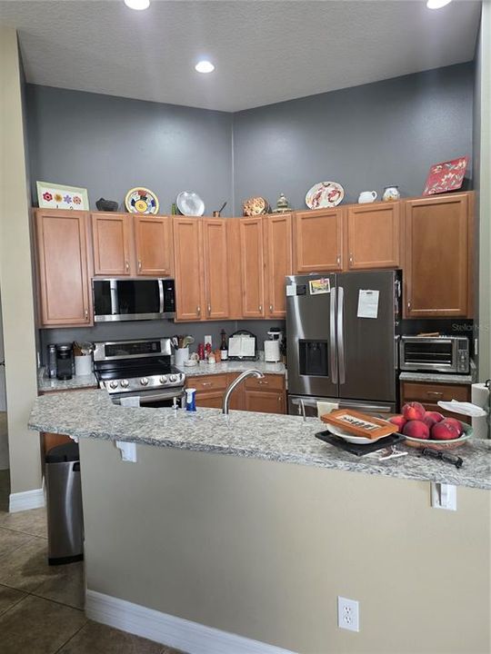 For Rent: $2,895 (4 beds, 2 baths, 1941 Square Feet)