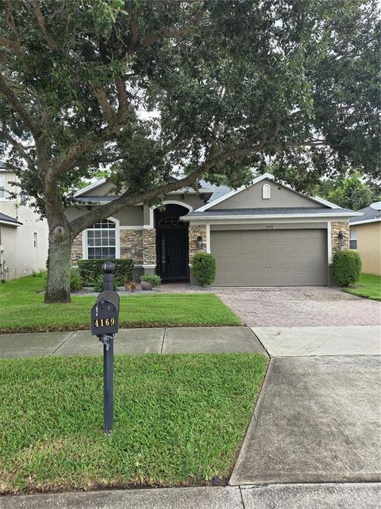 For Rent: $2,895 (4 beds, 2 baths, 1941 Square Feet)