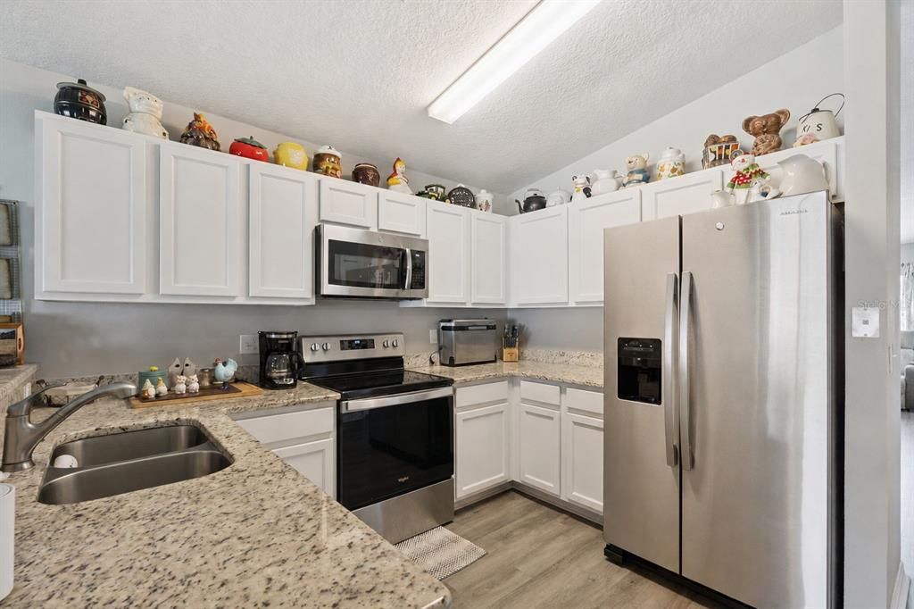 For Sale: $400,000 (3 beds, 2 baths, 1434 Square Feet)