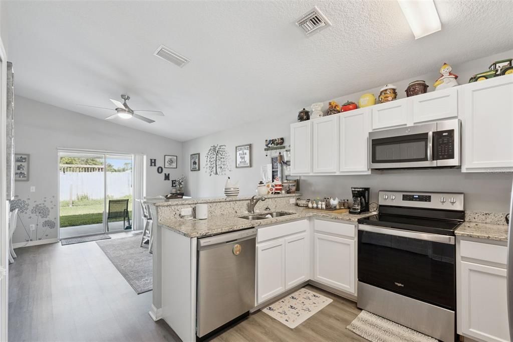 For Sale: $400,000 (3 beds, 2 baths, 1434 Square Feet)