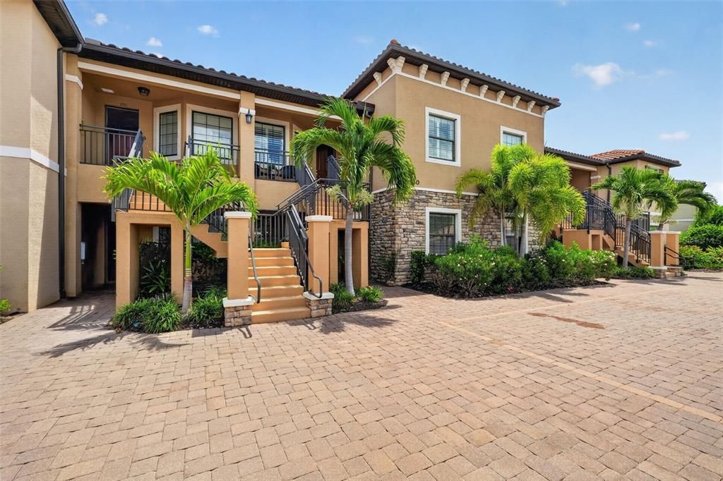 Active With Contract: $379,000 (2 beds, 2 baths, 1528 Square Feet)